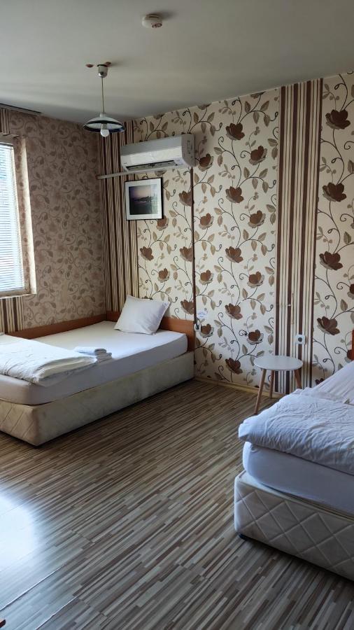Hotel Pleven Buitenkant foto