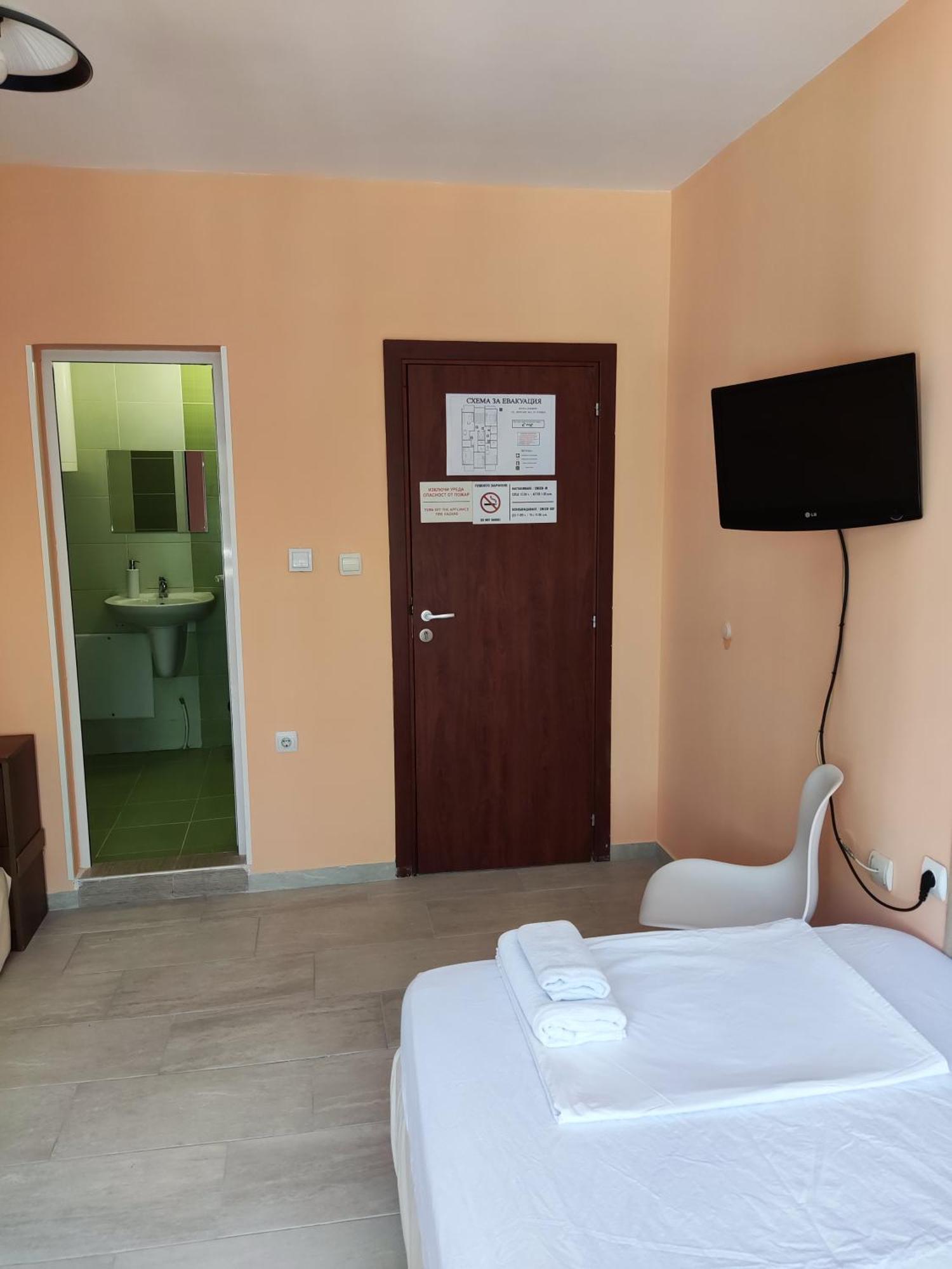 Hotel Pleven Buitenkant foto