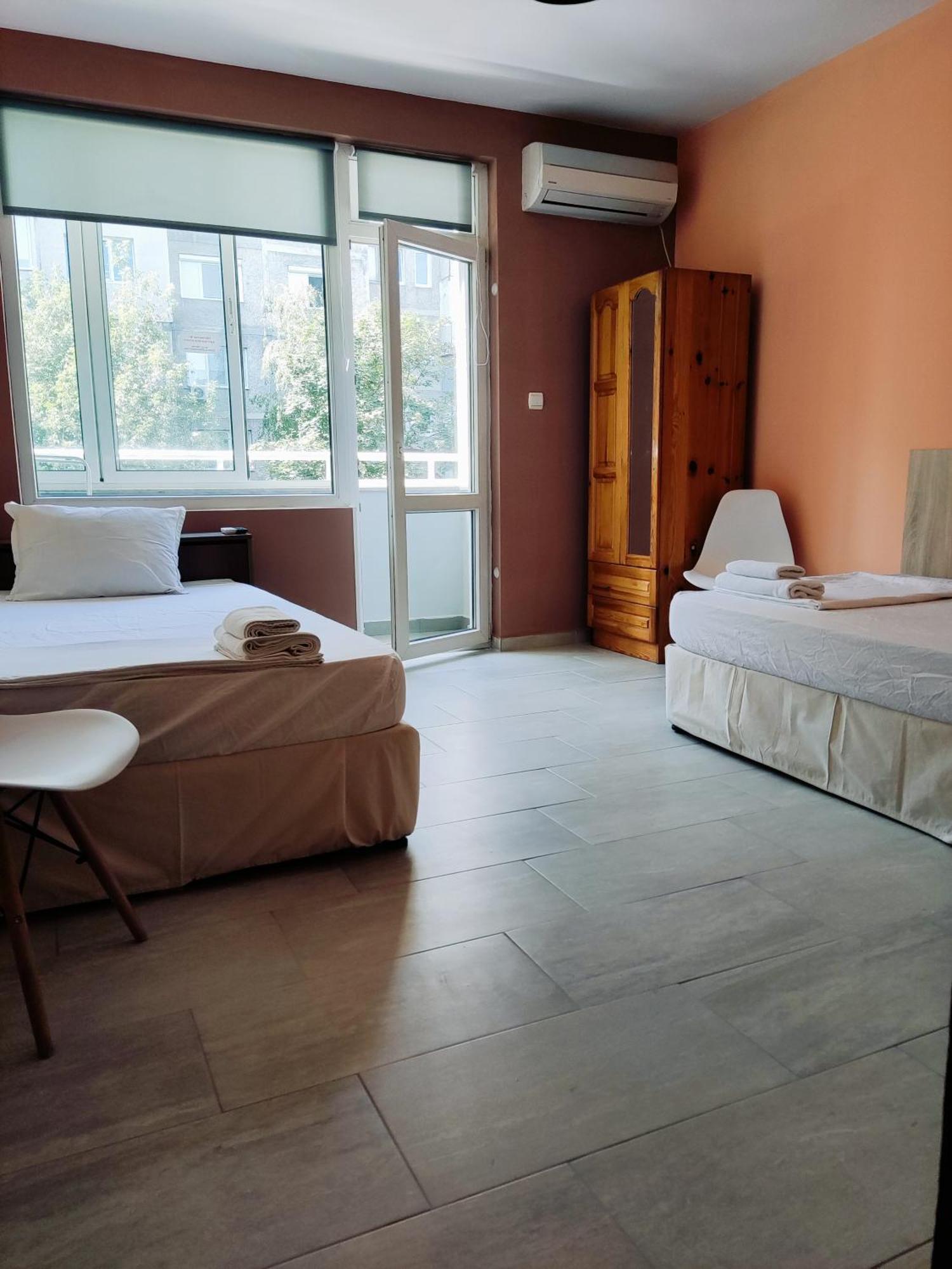 Hotel Pleven Buitenkant foto