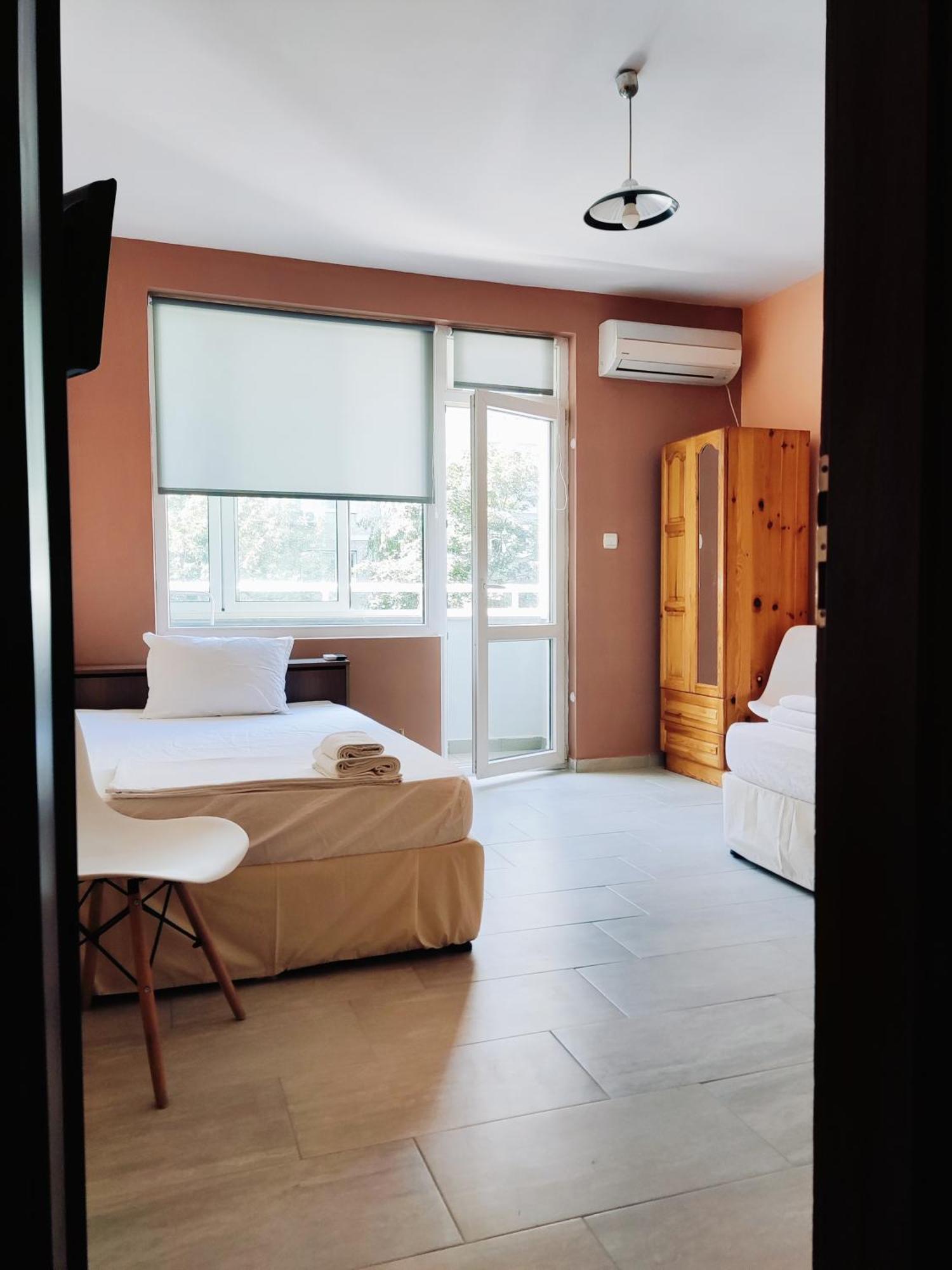 Hotel Pleven Buitenkant foto