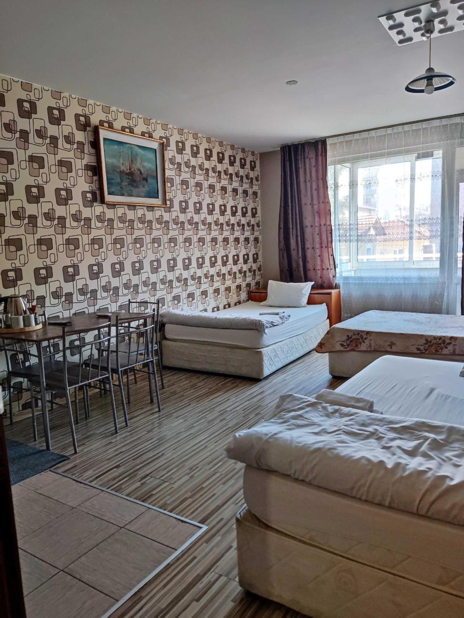 Hotel Pleven Buitenkant foto