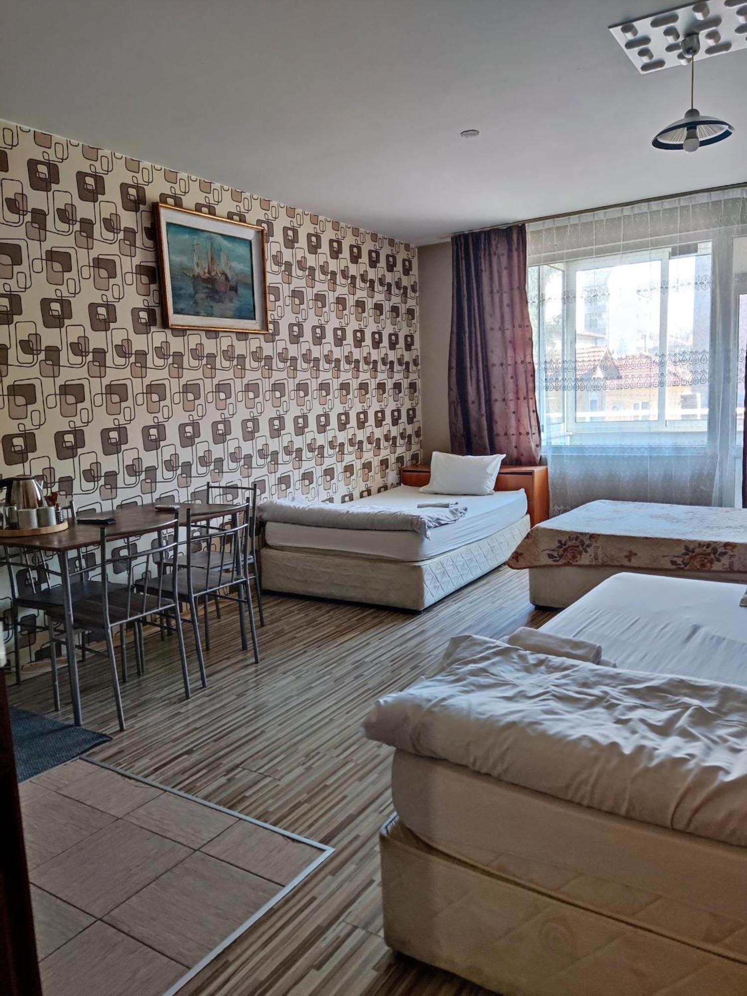 Hotel Pleven Buitenkant foto