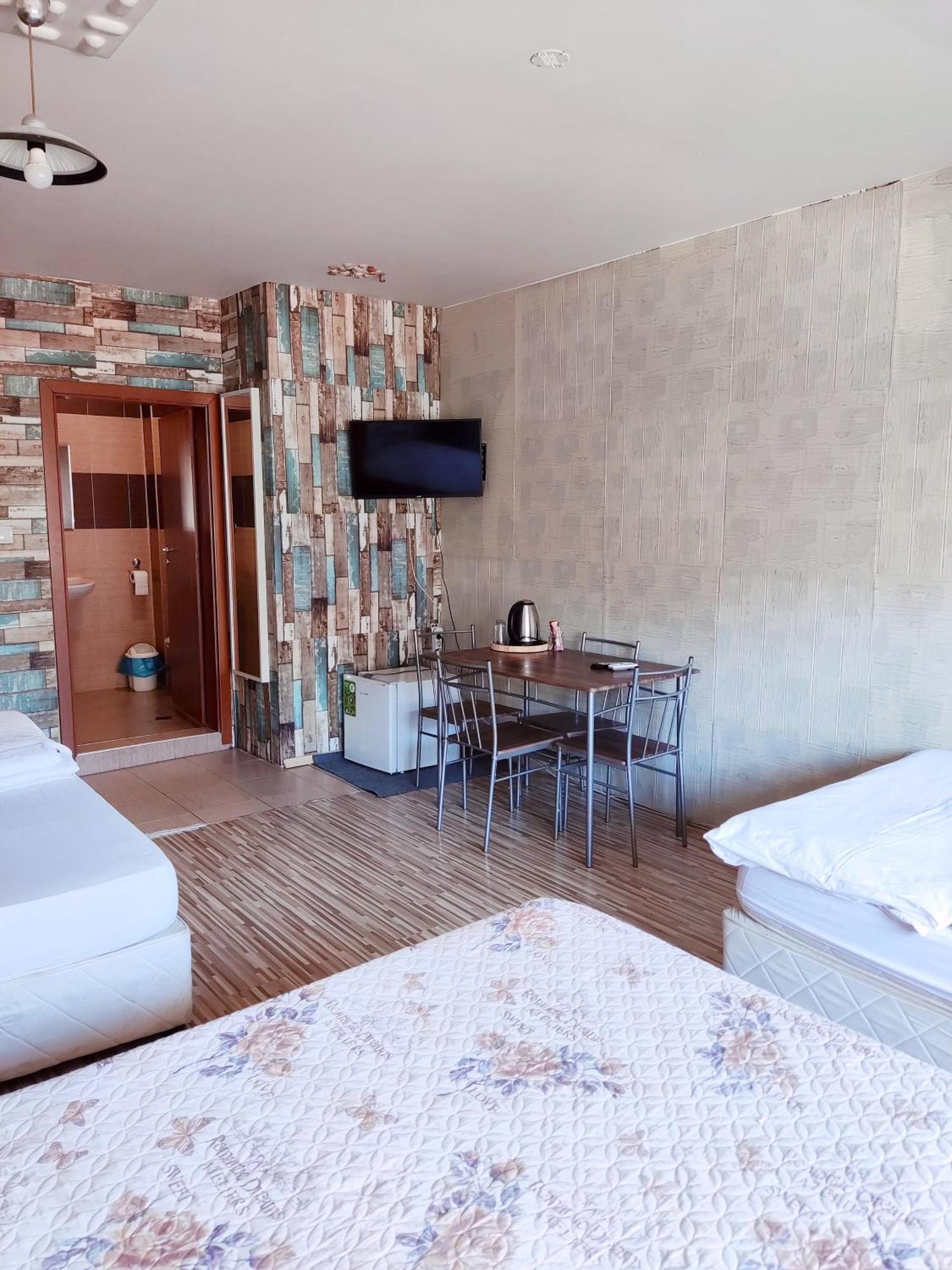 Hotel Pleven Buitenkant foto